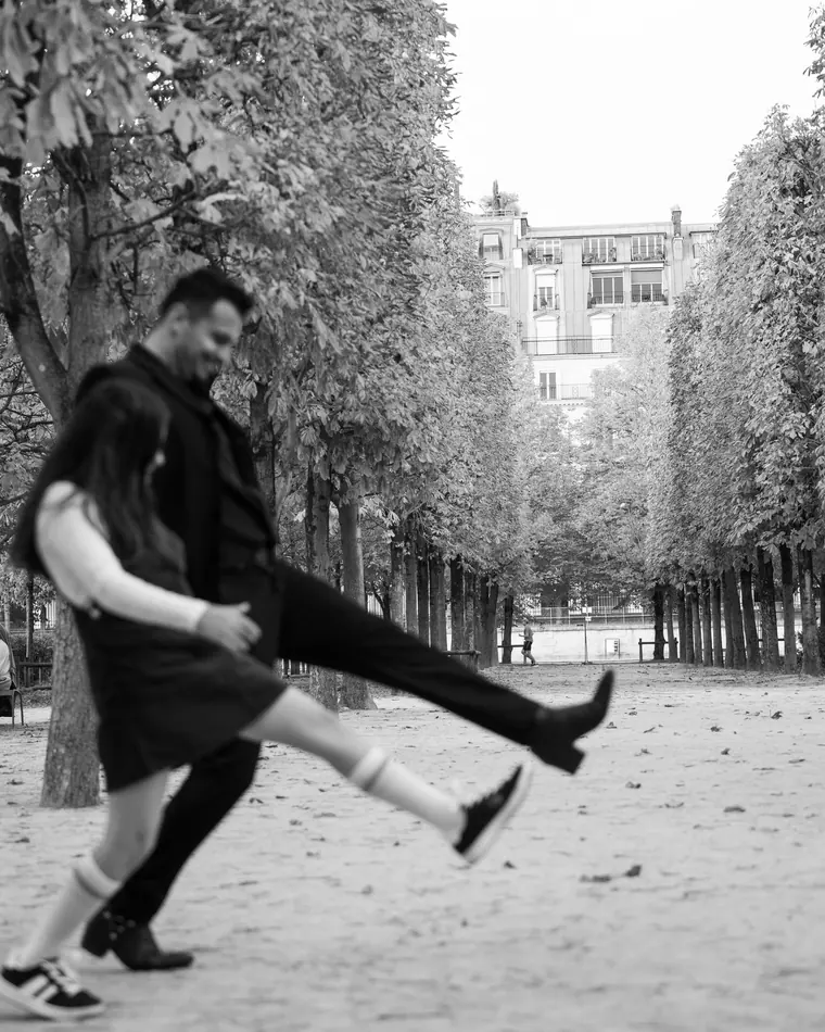 Black and white couple photoshoot in the Palais-Royal garden, Paris