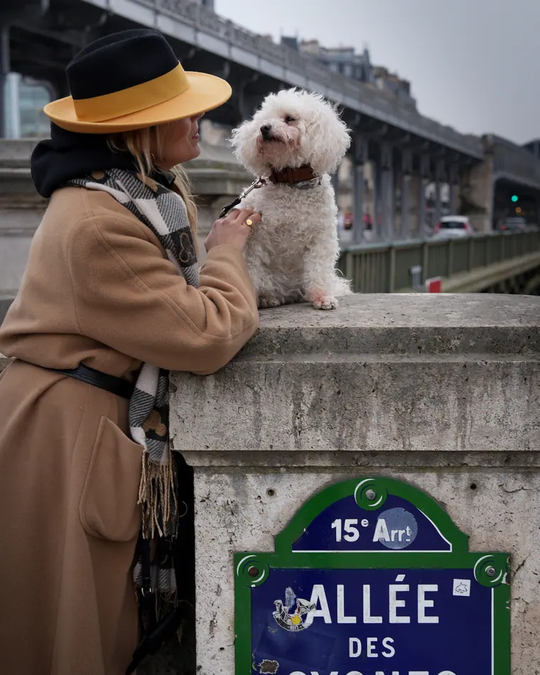 Portrait photographer in Paris: a woman with her dog
