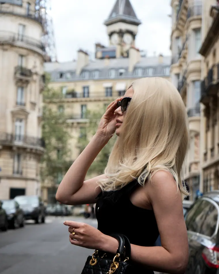 Street style photoshoot on a Paris street